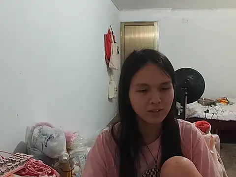 Snapshot of RebelAura chatting on 05.18.26 RebelAura online show from 05.18.26