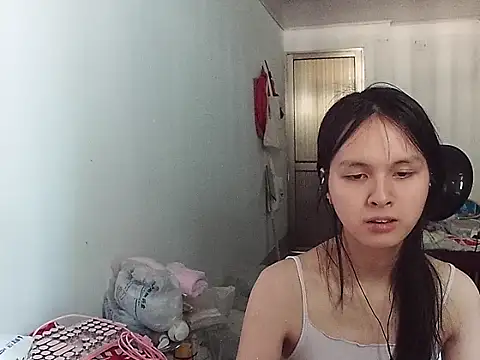 Snapshot of RebelAura chatting on 05.25.26 RebelAura online show from 05.25.26