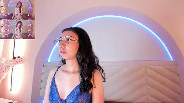 Snapshot of Isabella_Crofts chatting on 05.19.26 Isabella Crofts online show from 05.19.26