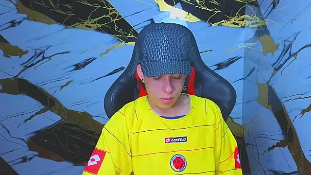 Snapshot of Suarezz10_ chatting on 11.12.25 Suarezz10 online show from 11.12.25