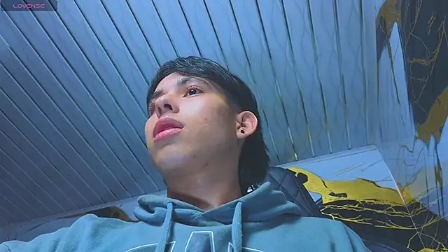 Snapshot of Suarezz10_ chatting on 11.24.25 Suarezz10 online show from 11.24.25