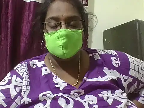 Snapshot of hootypriya chatting on 04.30.26 hootypriya online show from 04.30.26