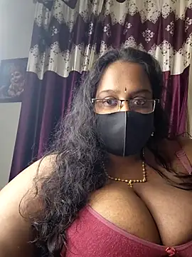 Snapshot of hootypriya chatting on 06.09.26 hootypriya online show from 06.09.26