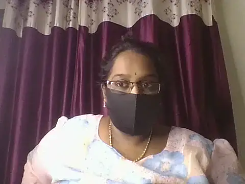 Snapshot of hootypriya chatting on 06.10.26 hootypriya online show from 06.10.26