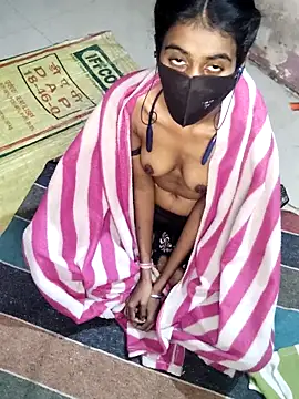 Snapshot of Thaper_Meera2 chatting on 11.28.25 Thaper Meera2 online show from 11.28.25