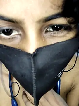 Snapshot of Thaper_Meera2 chatting on 12.14.25 Thaper Meera2 online show from 12.14.25