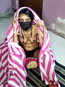 Snapshot of Thaper_Meera2 chatting on 12.18.25 Thaper Meera2 online show from 12.18.25