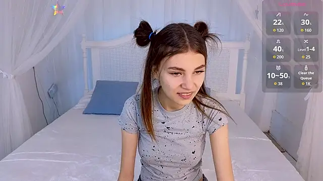 Little  Lunaa online show from 04.07.26