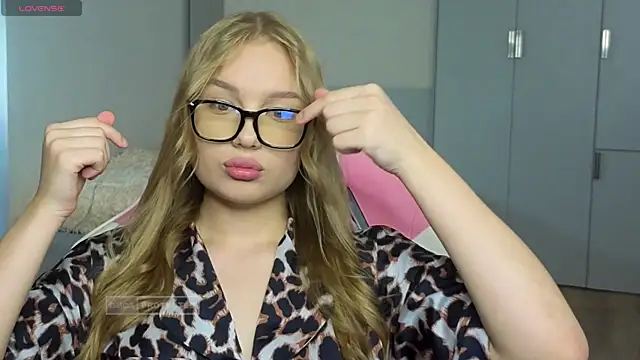 Lunar Flare online show from 11.11.25