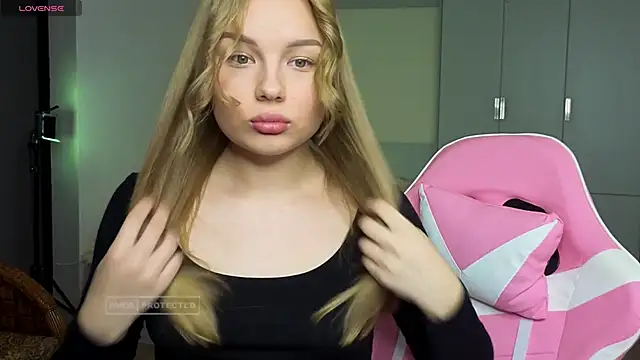 Lunar Flare online show from 11.18.25