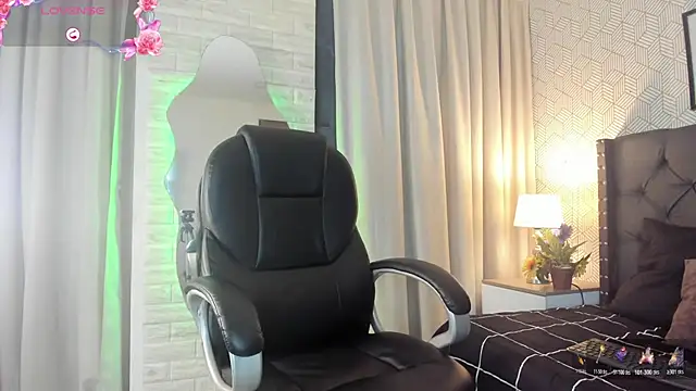 Snapshot of valentina__desire chatting on 11.13.25 valentina desire online show from 11.13.25