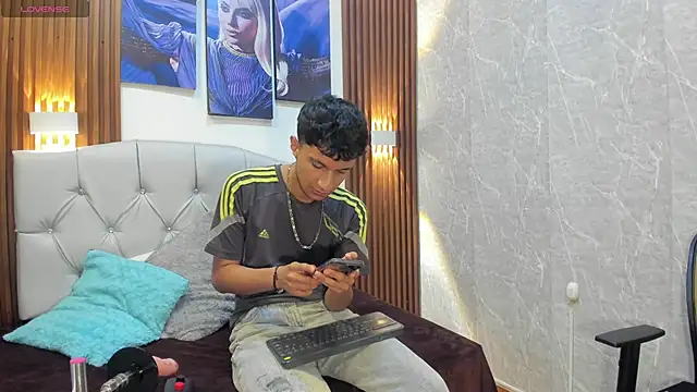 Elian Julian online show from 11.15.25