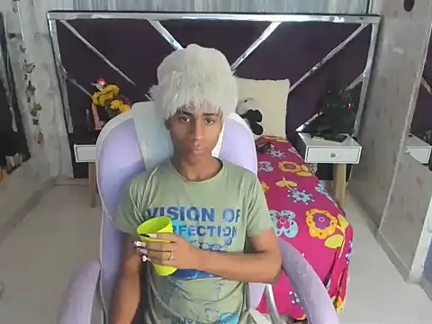 Snapshot of Santy_bigcock_01 chatting on 11.19.25 Santy bigcock 01 online show from 11.19.25