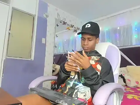 Snapshot of Santy_bigcock_01 chatting on 11.21.25 Santy bigcock 01 online show from 11.21.25