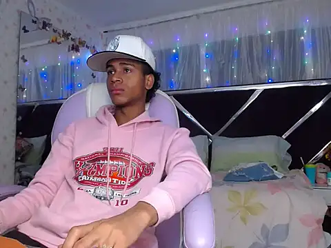 Santy bigcock 01 online show from 05.04.26