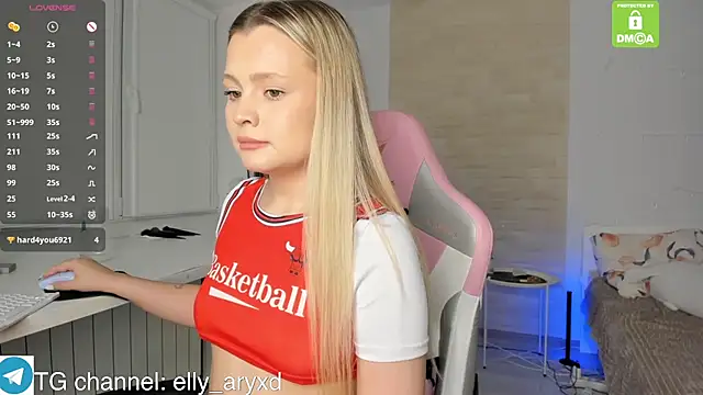 Snapshot of elly_aryxd chatting on 11.24.25 elly aryxd online show from 11.24.25