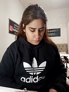 Snapshot of nahiarabiel33 chatting on 06.26.26 nahiarabiel33 online show from 06.26.26