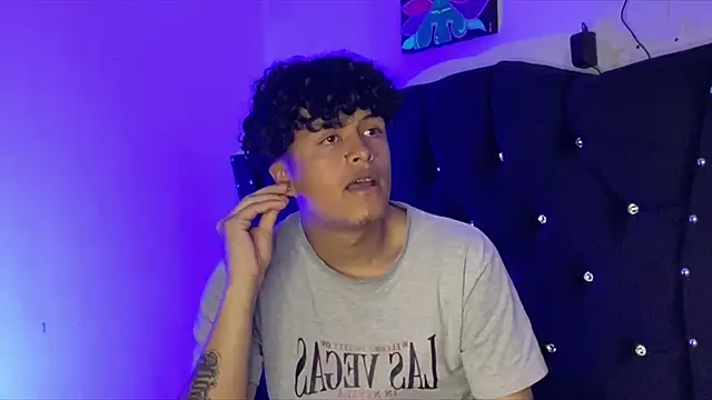 Snapshot of CyrusAndGrase chatting on 01.10.26 CyrusAndGrase online show from 01.10.26