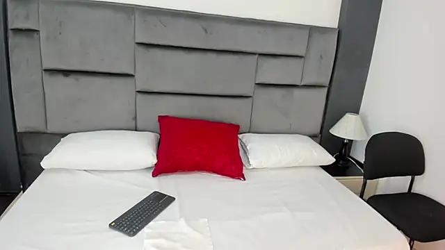 CatleyaSmith online show from 12.16.25