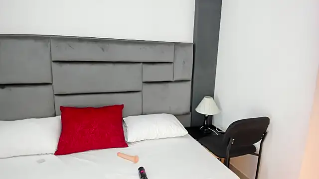 CatleyaSmith online show from 12.21.25