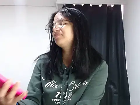 Snapshot of _Kassandra9 chatting on 11.21.25 Kassandra9 online show from 11.21.25