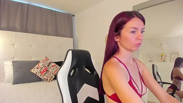 Emi Rosee online show from 12.18.25