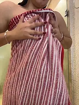 Snapshot of babypretty07 chatting on 11.25.25 babypretty07 online show from 11.25.25