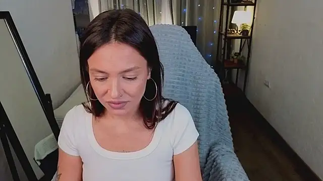 Naila Whisper online show from 12.22.25