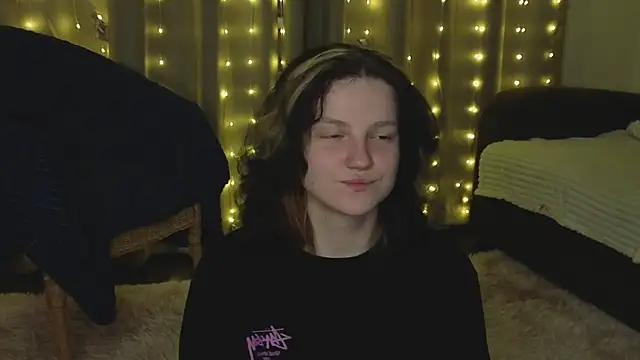 LatinaHuguenin online show from 03.21.26