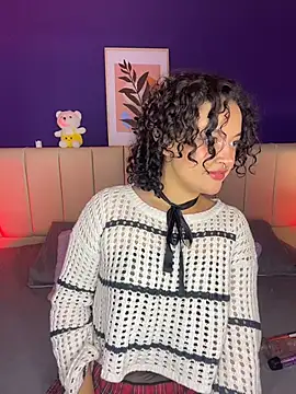 Snapshot of _sarahRose chatting on 12.23.25 sarahRose online show from 12.23.25