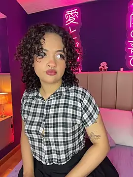 Snapshot of _sarahRose chatting on 02.13.26 sarahRose online show from 02.13.26