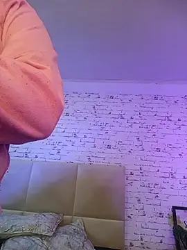 Snapshot of April_Kay chatting on 11.29.25 April Kay online show from 11.29.25