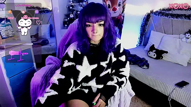 Snapshot of ravencollen chatting on 12.21.25 ravencollen online show from 12.21.25