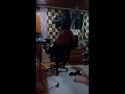 AgnesCross39 online show from 12.17.25