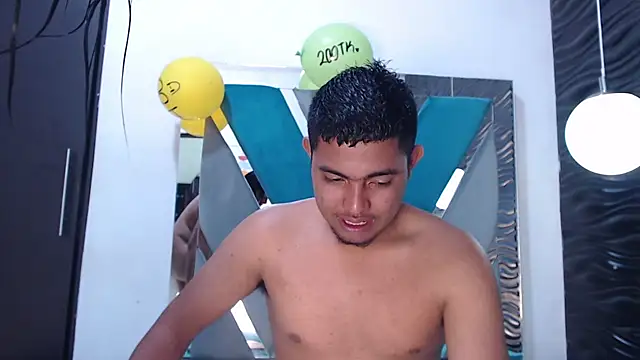 Naty And Maxx online show from 12.22.25