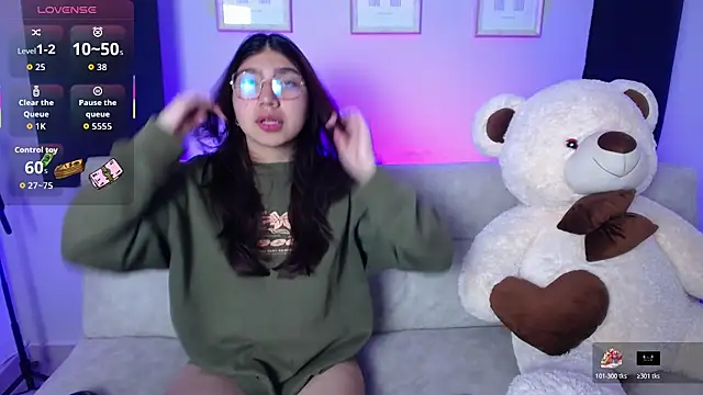 Snapshot of Mia_Blair_ chatting on 11.11.25 Mia Blair online show from 11.11.25