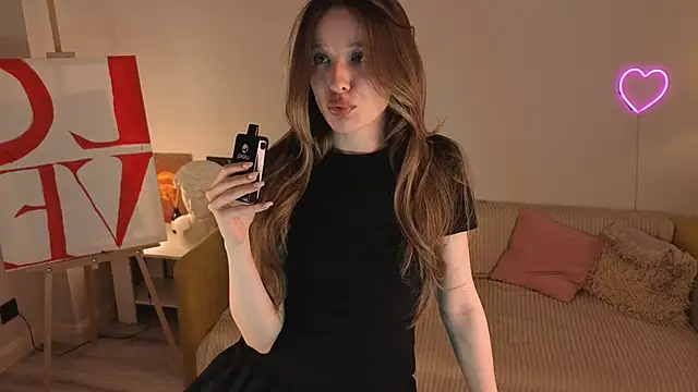 Snapshot of eirakiliana chatting on 11.18.25 eirakiliana online show from 11.18.25