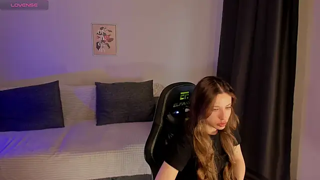 Snapshot of eirakiliana chatting on 11.19.25 eirakiliana online show from 11.19.25