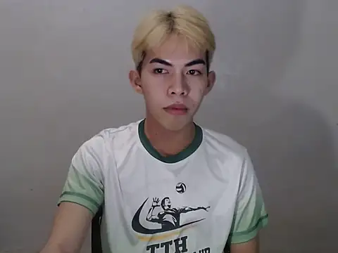 Snapshot of Urhotsilverboy chatting on 06.08.26 Urhotsilverboy online show from 06.08.26
