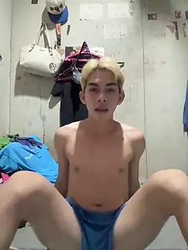 Snapshot of Urhotsilverboy chatting on 06.10.26 Urhotsilverboy online show from 06.10.26