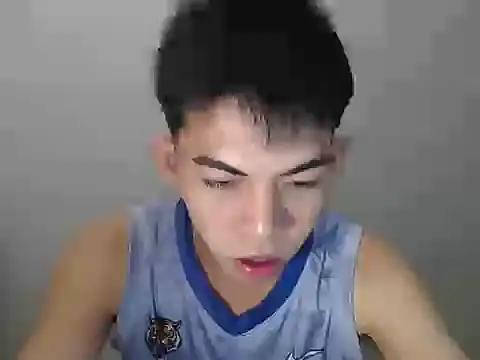 Snapshot of Urhotsilverboy chatting on 06.26.26 Urhotsilverboy online show from 06.26.26