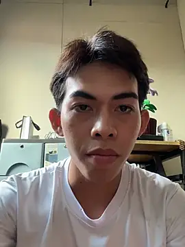 Snapshot of Urhotsilverboy chatting on 07.28.26 Urhotsilverboy online show from 07.28.26