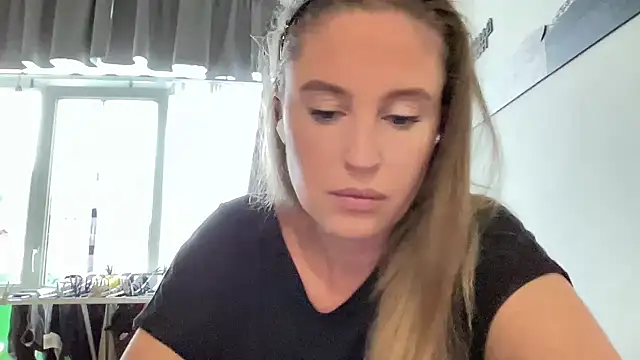 Snapshot of Ameli8 chatting on 11.07.25 Ameli8 online show from 11.07.25