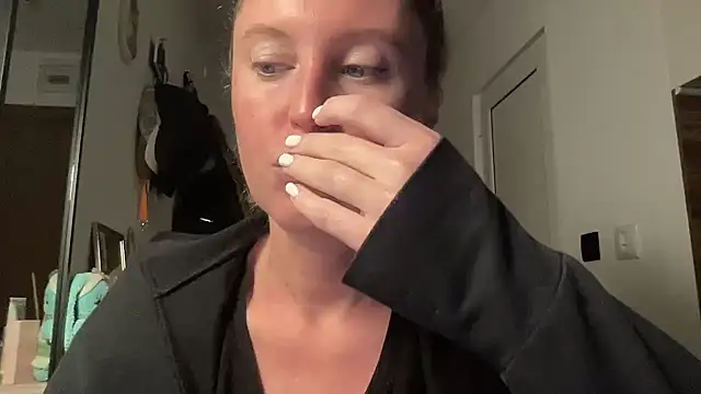 Snapshot of Ameli8 chatting on 11.20.25 Ameli8 online show from 11.20.25