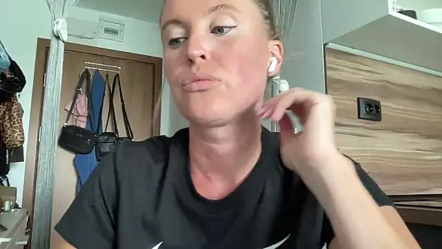 Snapshot of Ameli8 chatting on 07.02.26 Ameli8 online show from 07.02.26