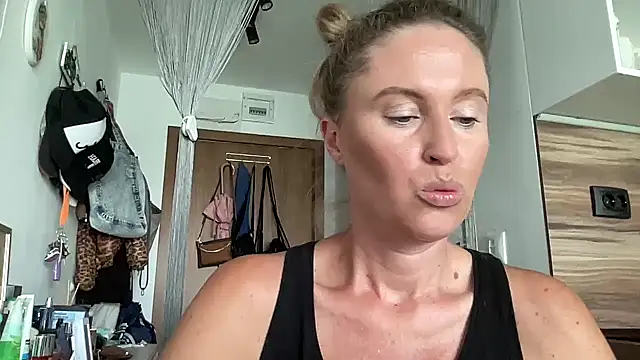 Snapshot of Ameli8 chatting on 07.14.26 Ameli8 online show from 07.14.26