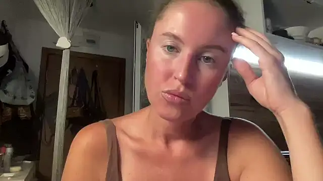 Snapshot of Ameli8 chatting on 07.19.26 Ameli8 online show from 07.19.26
