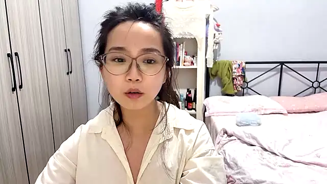 Snapshot of Hmm_0303 chatting on 04.29.26 Hmm 0303 online show from 04.29.26