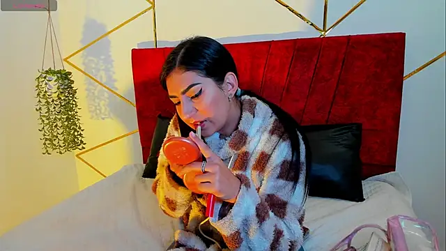 Paris Evans  online show from 12.02.25