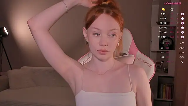 Snapshot of Elisahsthetics chatting on 02.02.26 Elisahsthetics online show from 02.02.26